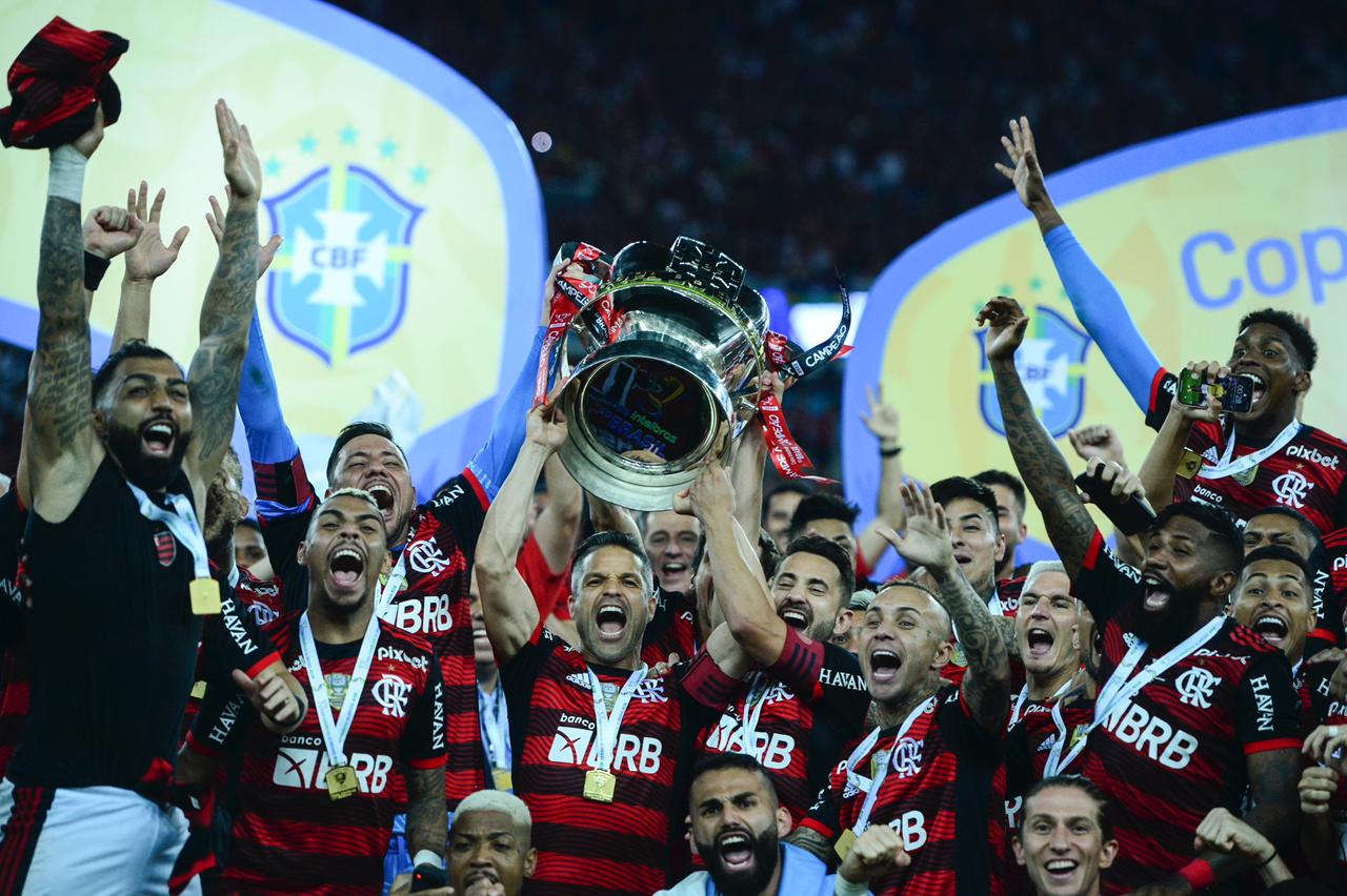 Nos pênaltis, Flamengo bate o Corinthians e conquista a Copa do Brasil